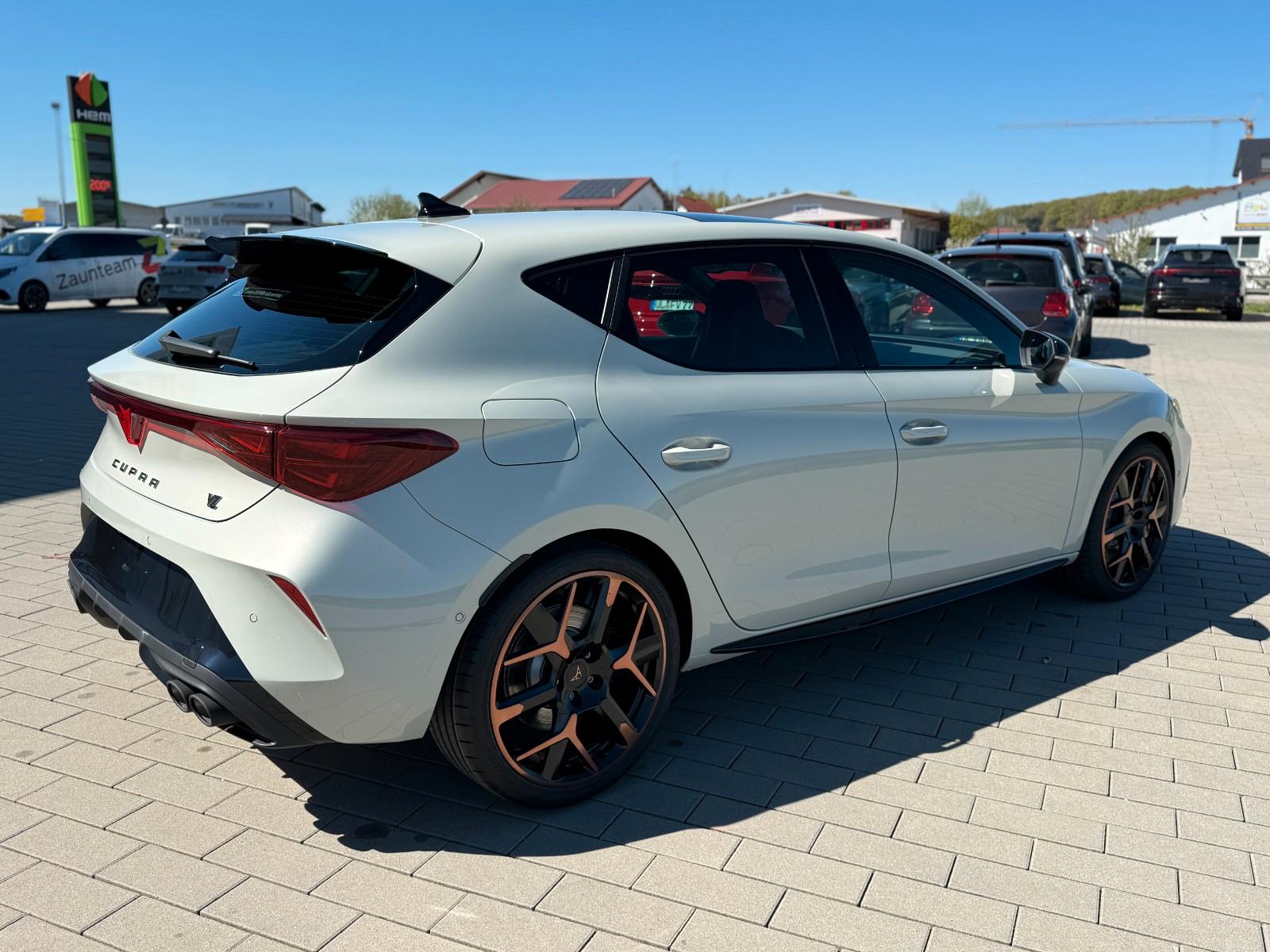 Cupra Leon 2.0 TSI VZ EXTREME+AHK+PANO+SEENHEISER