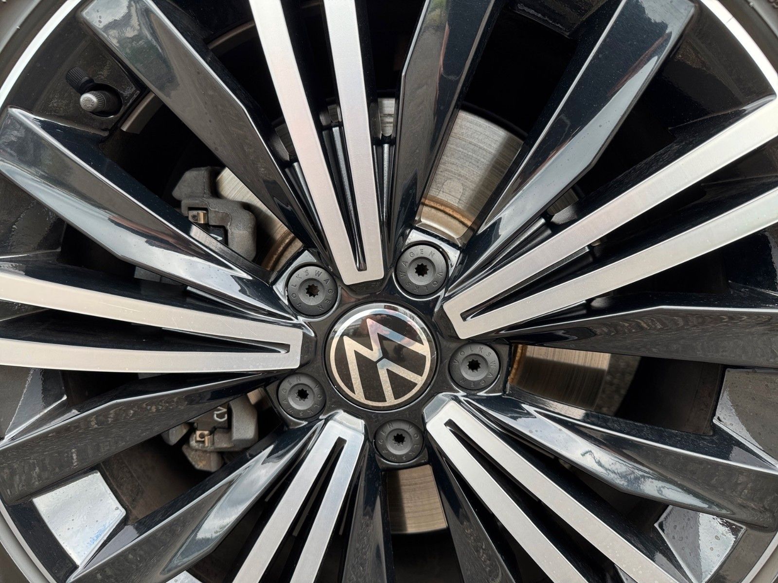 Fahrzeugabbildung Volkswagen Tiguan Elegance 1.5 TSI