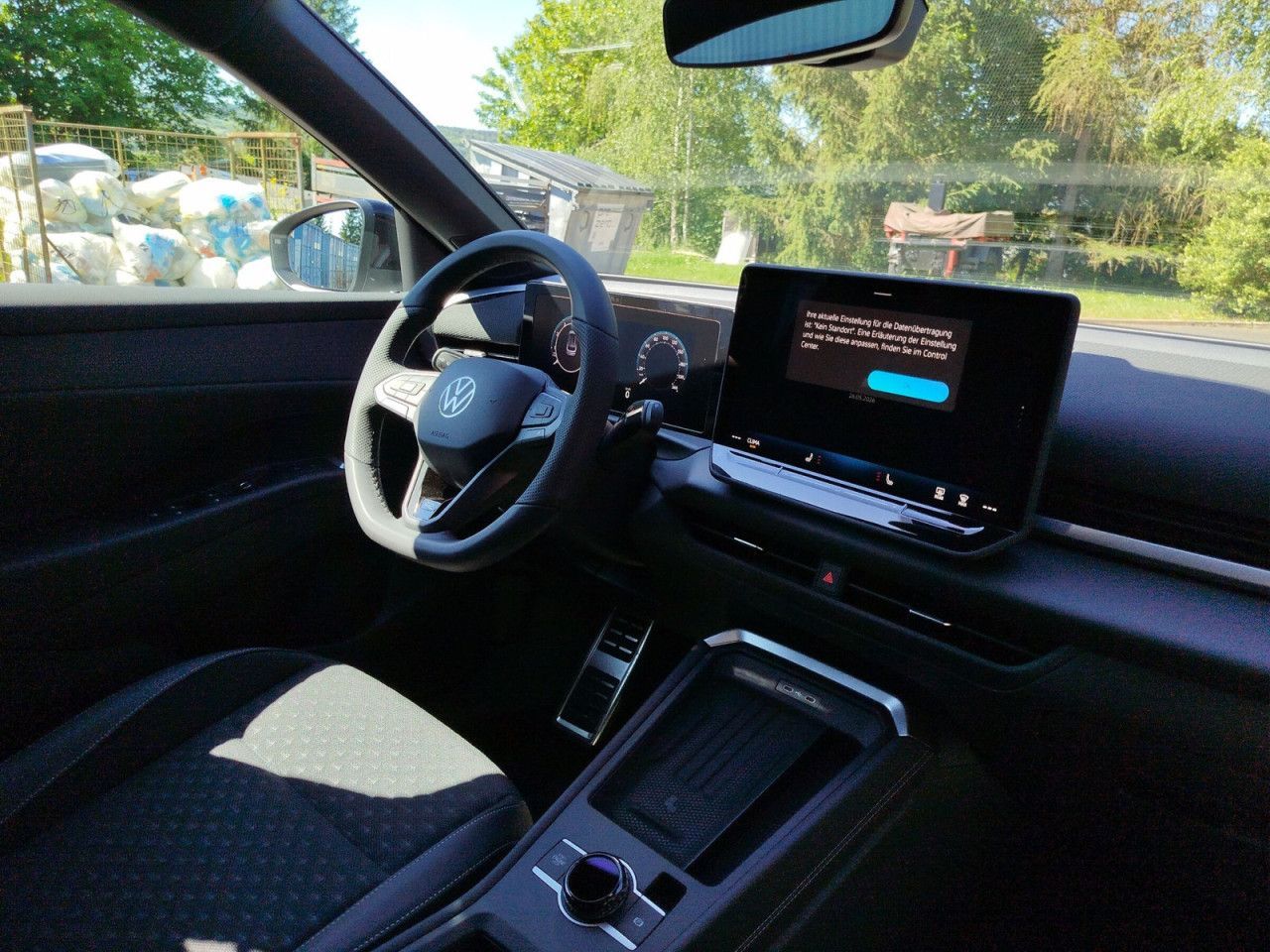 Fahrzeugabbildung Volkswagen T-ROC R-Line NF 1.5 B 110eTSID7F, AHK schwenkbar