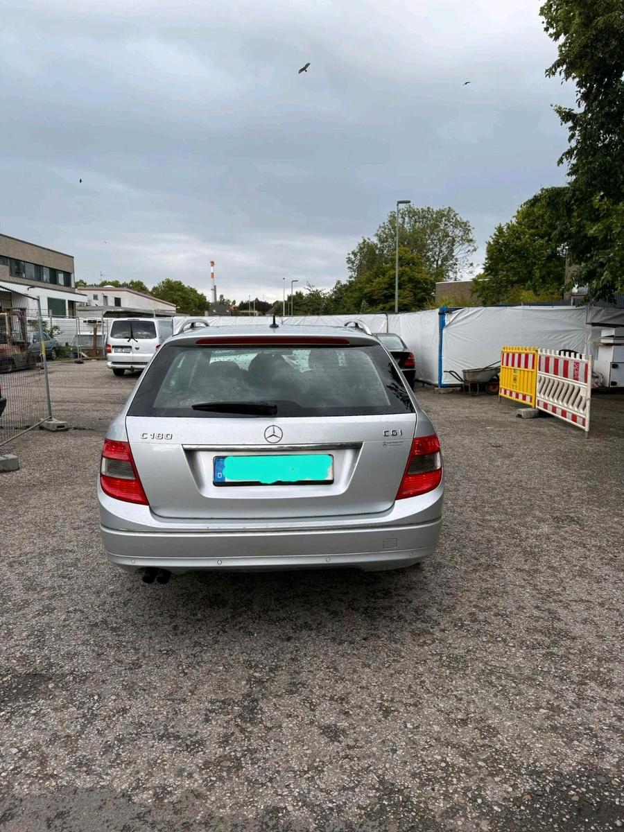 Mercedes-Benz C180 2010 — engine 156 HP (115kW)
