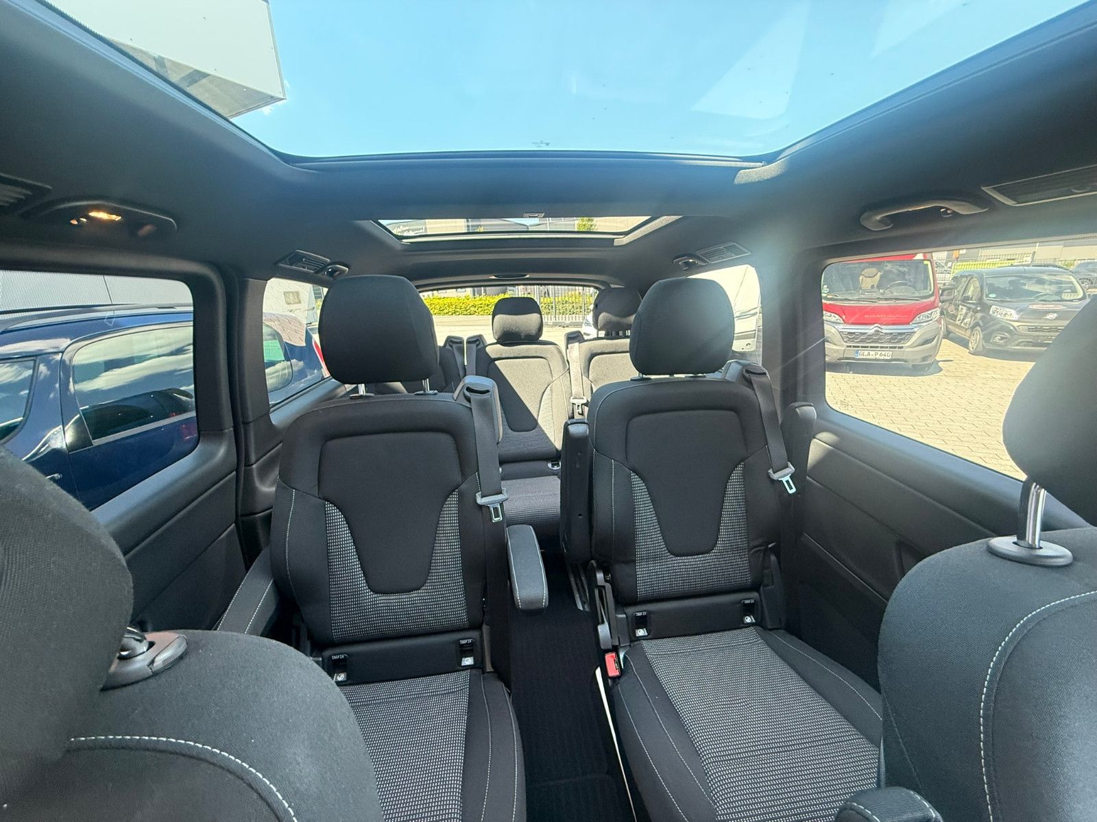 Fahrzeugabbildung Mercedes-Benz V 300 d EDITION 4MATIC lang AMG Line