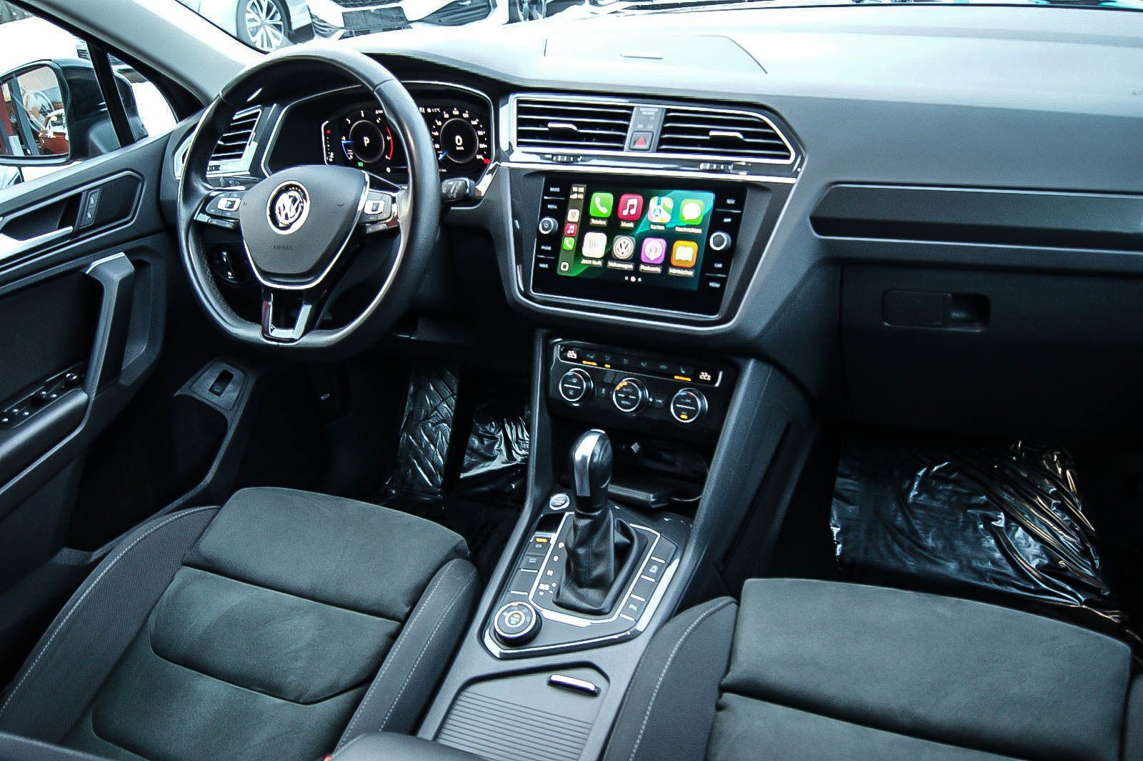 Fahrzeugabbildung Volkswagen Tiguan 2.0TDI 4Motion DSG R-LINE Black Style 19'