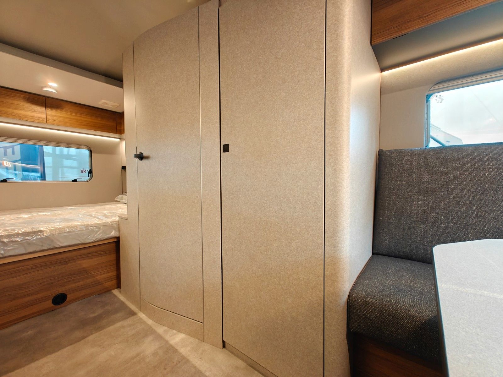 Fahrzeugabbildung HYMER / ERIBA / HYMERCAR Feeling 425 SD - MESSE-NEUHEIT 2026! -