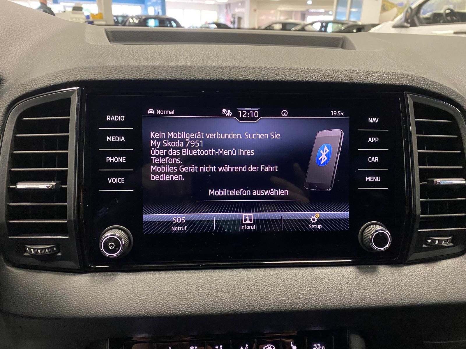 Fahrzeugabbildung SKODA Karoq 1.5 TSI SPORTLINE+MATRIX+ACC+AHK+APP+RFK++