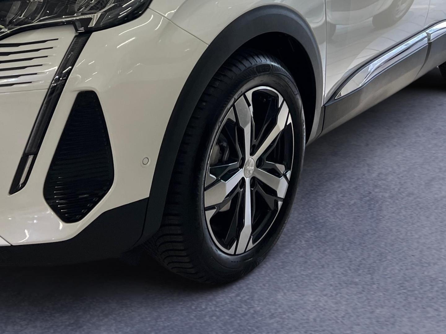 Peugeot 3008 Allure Pack Navi Voll-LED Alu+Allwetterrad 