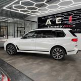 BMW X7 M50i xdrive,Laser,SkyPan.,StH.,AHK.,7-S,HeUp - weiße BMW X7 M50