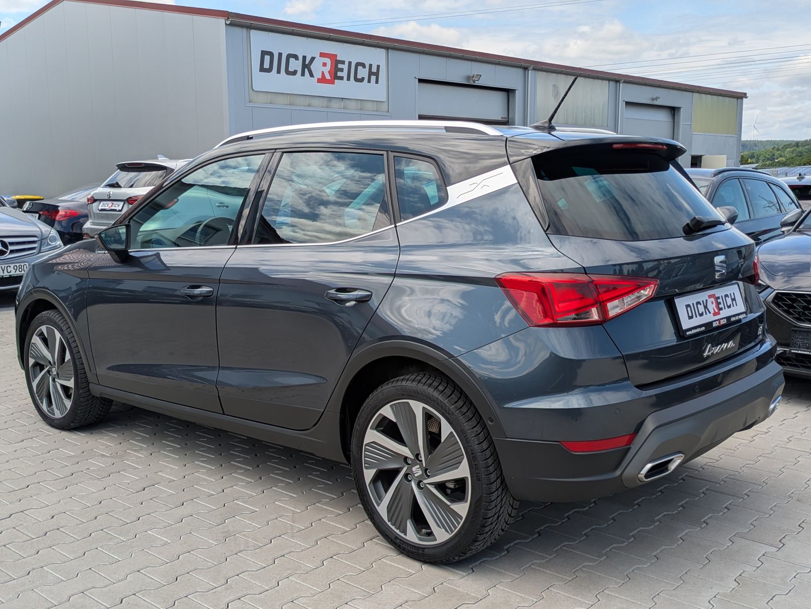 Fahrzeugabbildung SEAT Arona 1.5 TSI FR DSG AHK*ACC*LED*APP*DAB*KAMERA