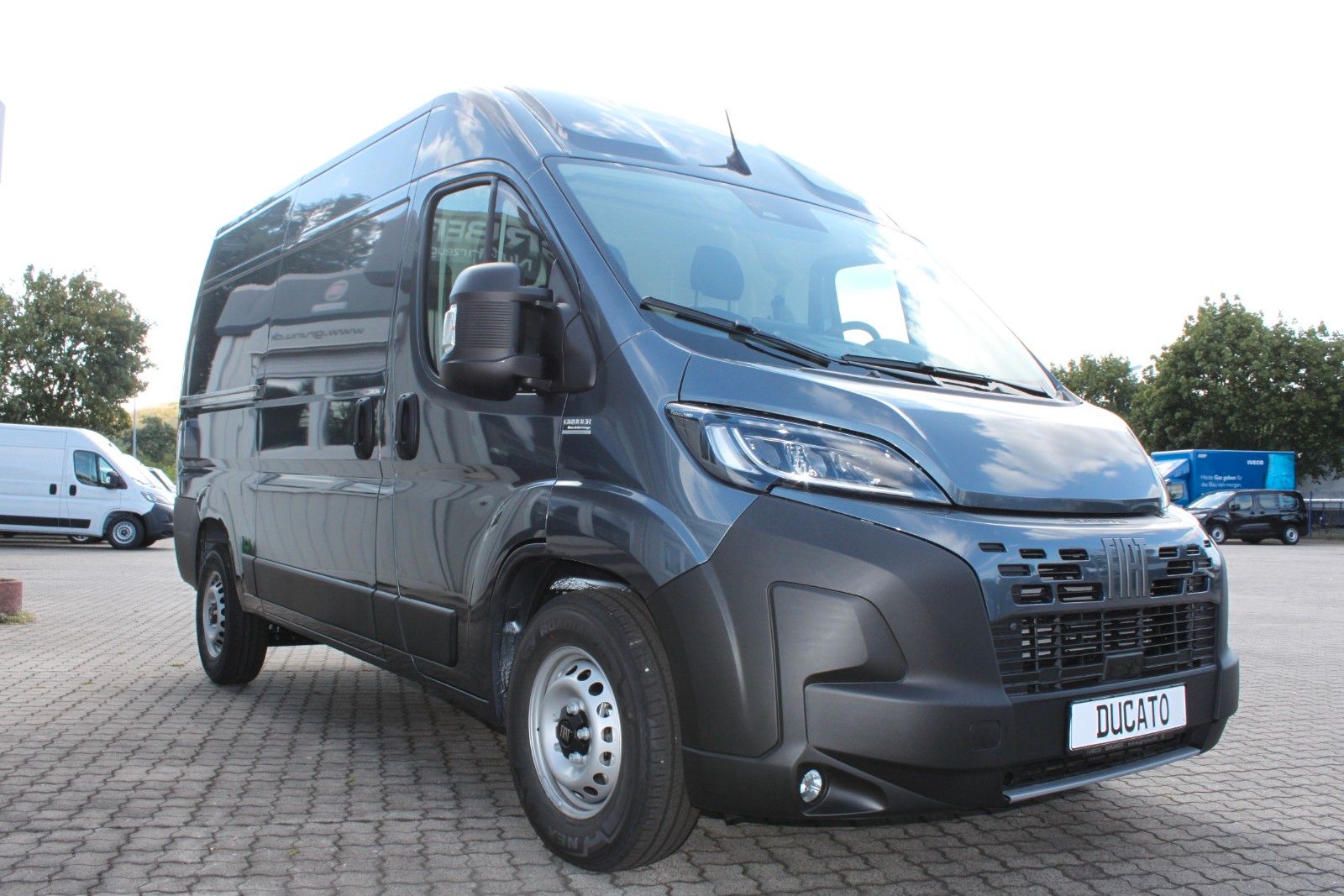 Fahrzeugabbildung Fiat Ducato H2 Kastenwagen 35 L2H2 180 Multijet Flach