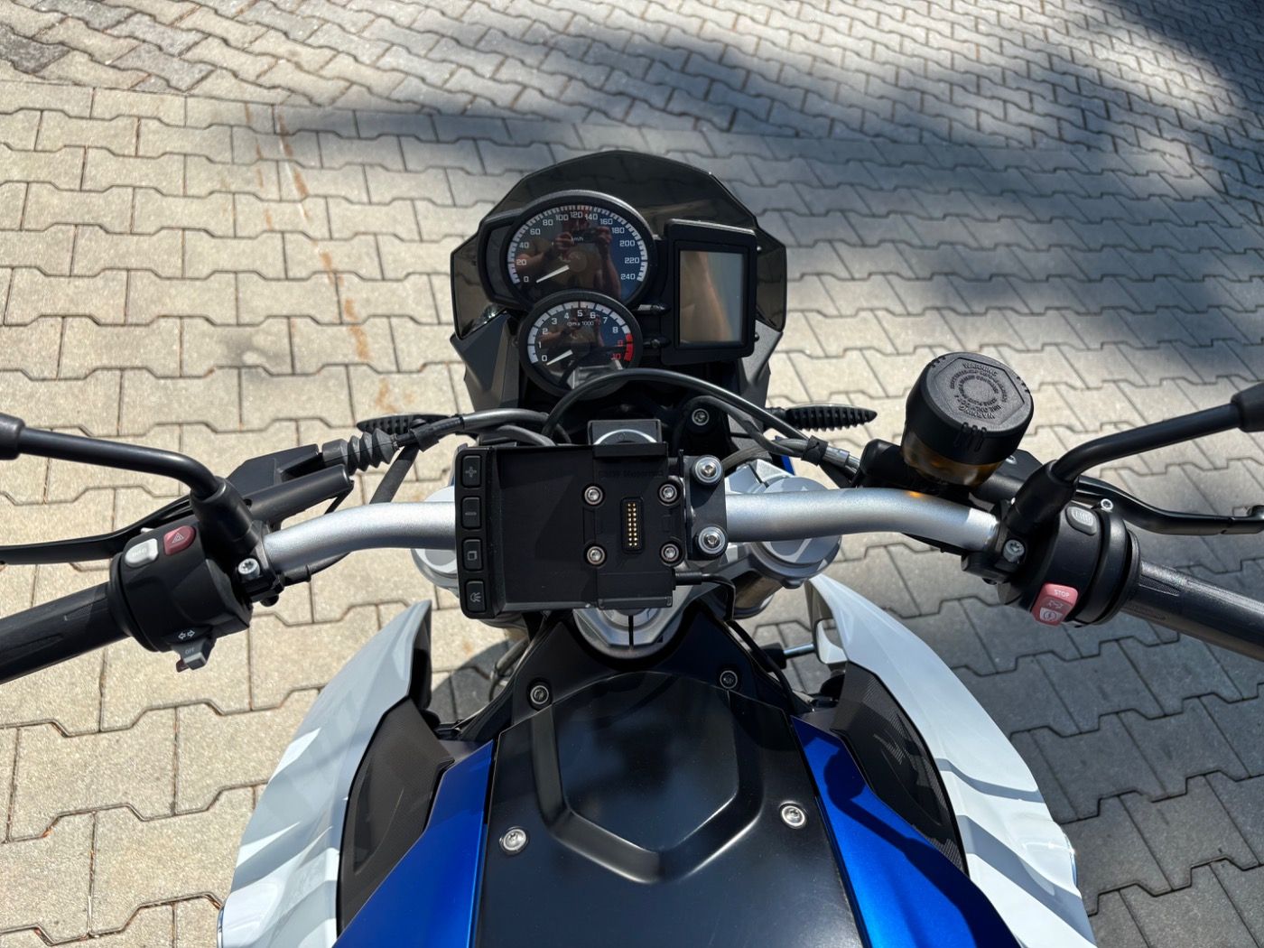 Fahrzeugabbildung BMW F 800 R Touren- und Dynamikpaket