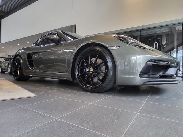 PORSCHE 718 GTS 4.0 · Handschalter · Aventuringrün