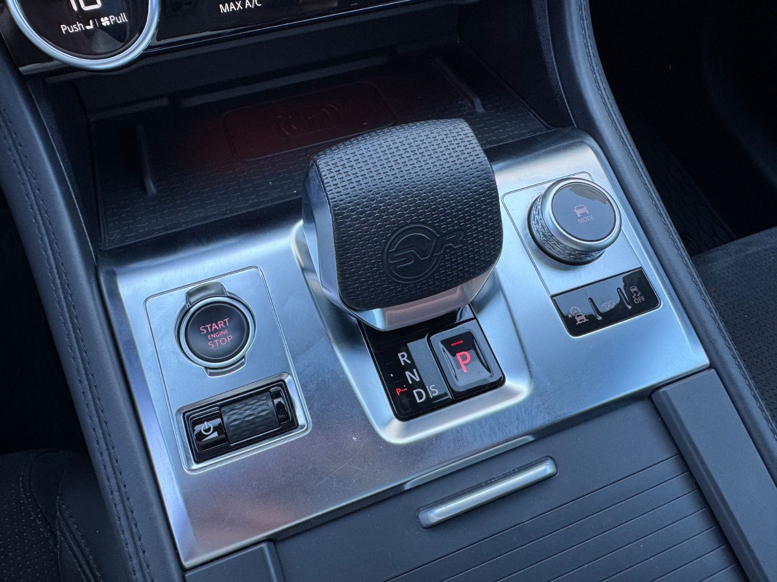 Fahrzeugabbildung Jaguar F-PACE SVR /PANO/MERIDIAN/360°KAM/HUD/AMBIENTE