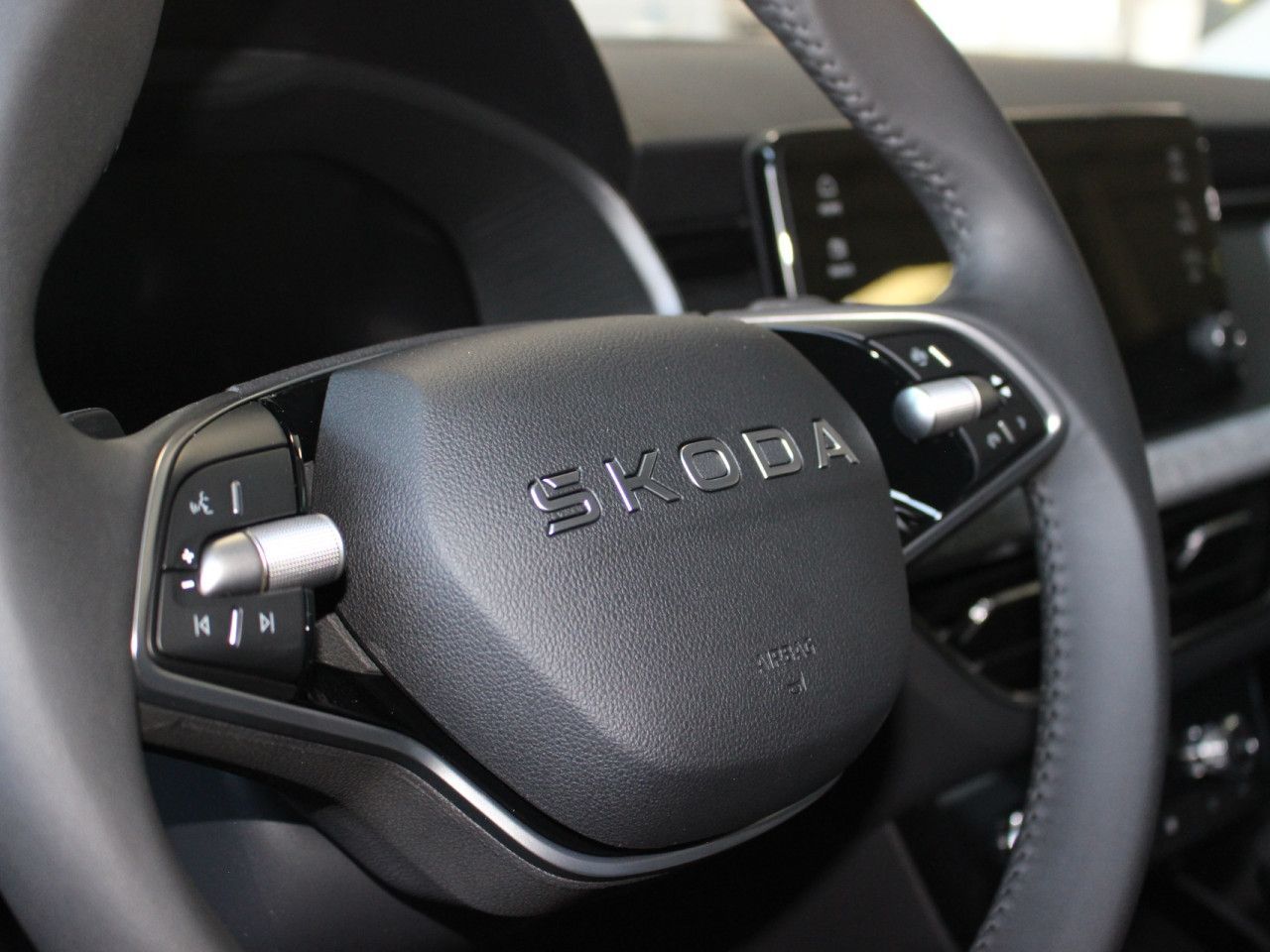 Fahrzeugabbildung SKODA Scala 1.0 TSI Selection RFK/LED/PDC/Keyless