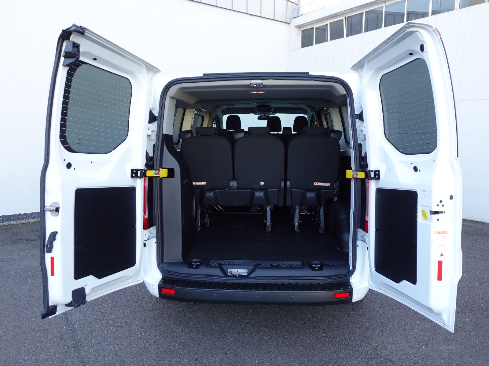 Fahrzeugabbildung Ford Transit Custom Kombi L2,9Sitze,Kamera,Trittbrett