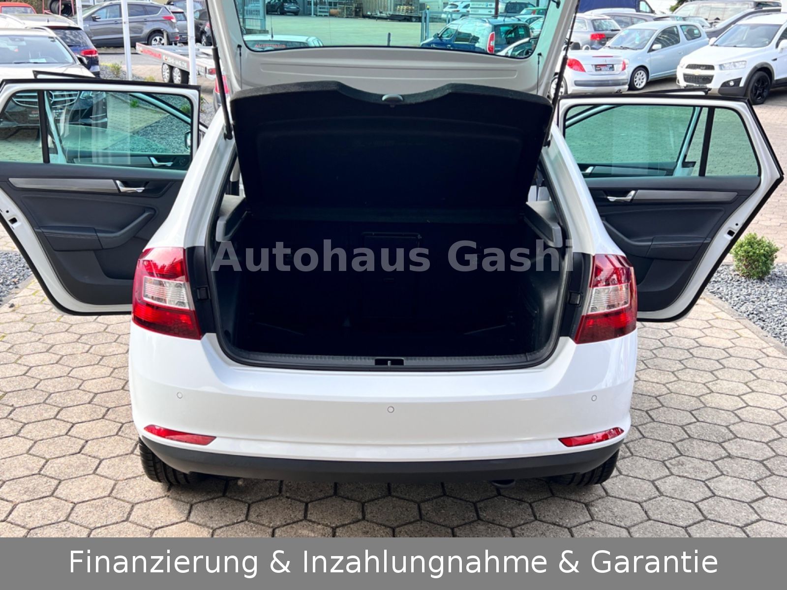 Fahrzeugabbildung SKODA Rapid Spaceback Clever*1.Hand*Navi*Xenon*ACC*SHZ