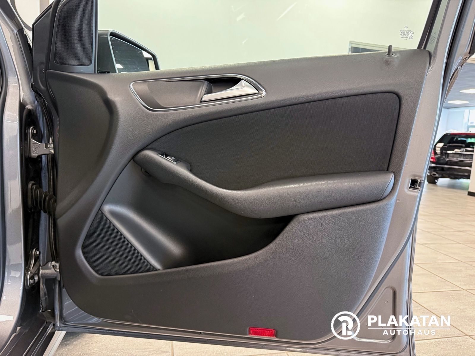 Fahrzeugabbildung Mercedes-Benz B 200 Navi Bi-Xenon Tempomat 1Hand