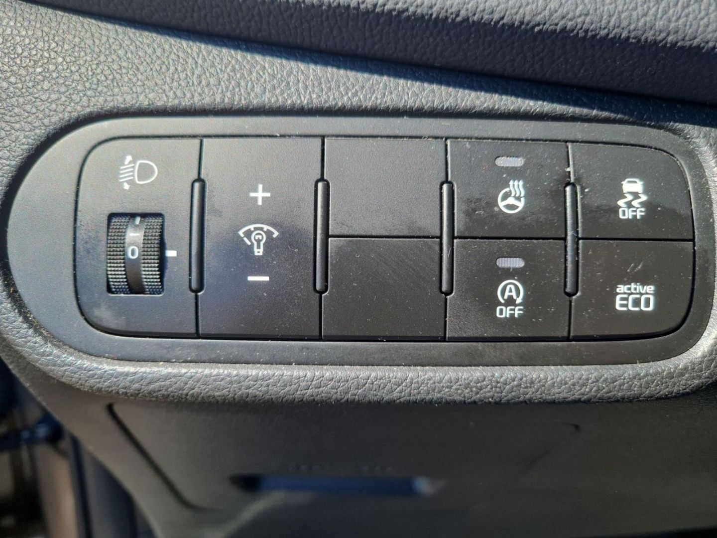 Fahrzeugabbildung Kia Carens Vision 1.7 CRDi AUTOMATIK+KAMERA+NAVI-P