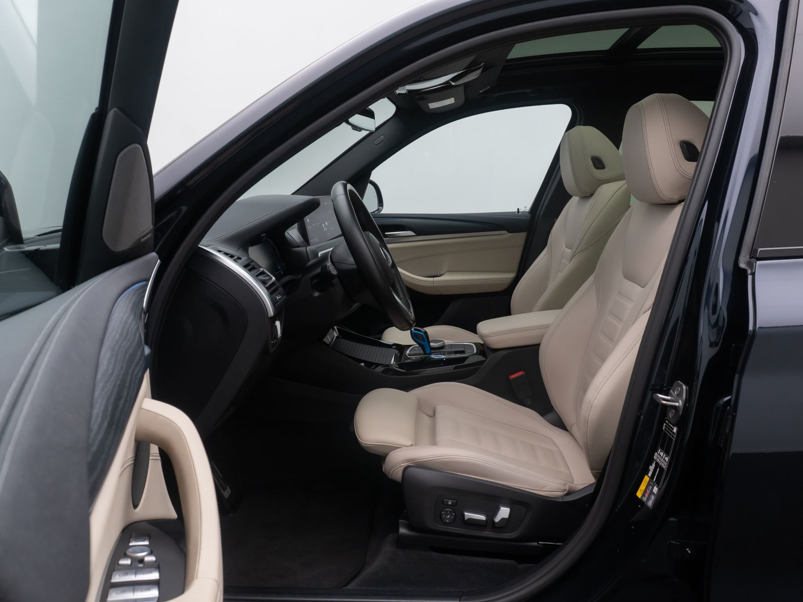 Fahrzeugabbildung BMW iX3 IMPRESSIVE 360&deg; H/K Panorama DAB HUD 20Zoll