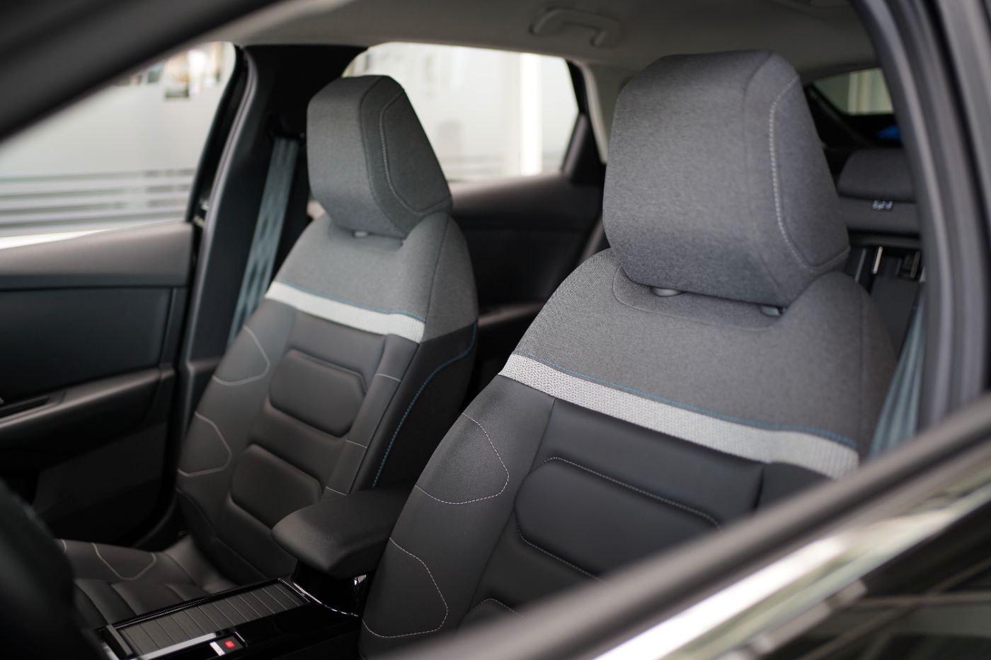 Fahrzeugabbildung Citroën C4 PureTech 130 EAT8 Max Automatik Sitzheizung