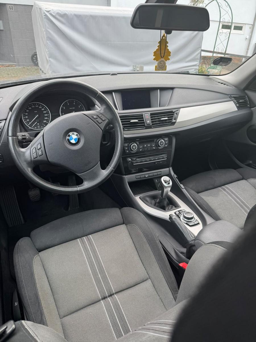 BMW iX1