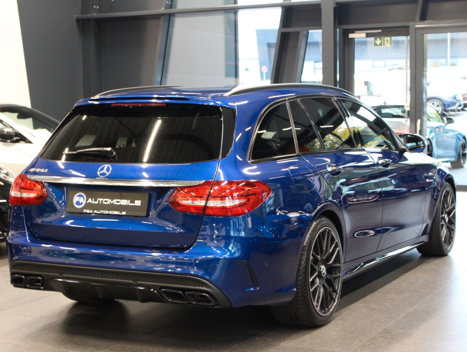 Fahrzeugabbildung Mercedes-Benz C 63 S AMG T Night-Paket+Burmester+Panoramadach