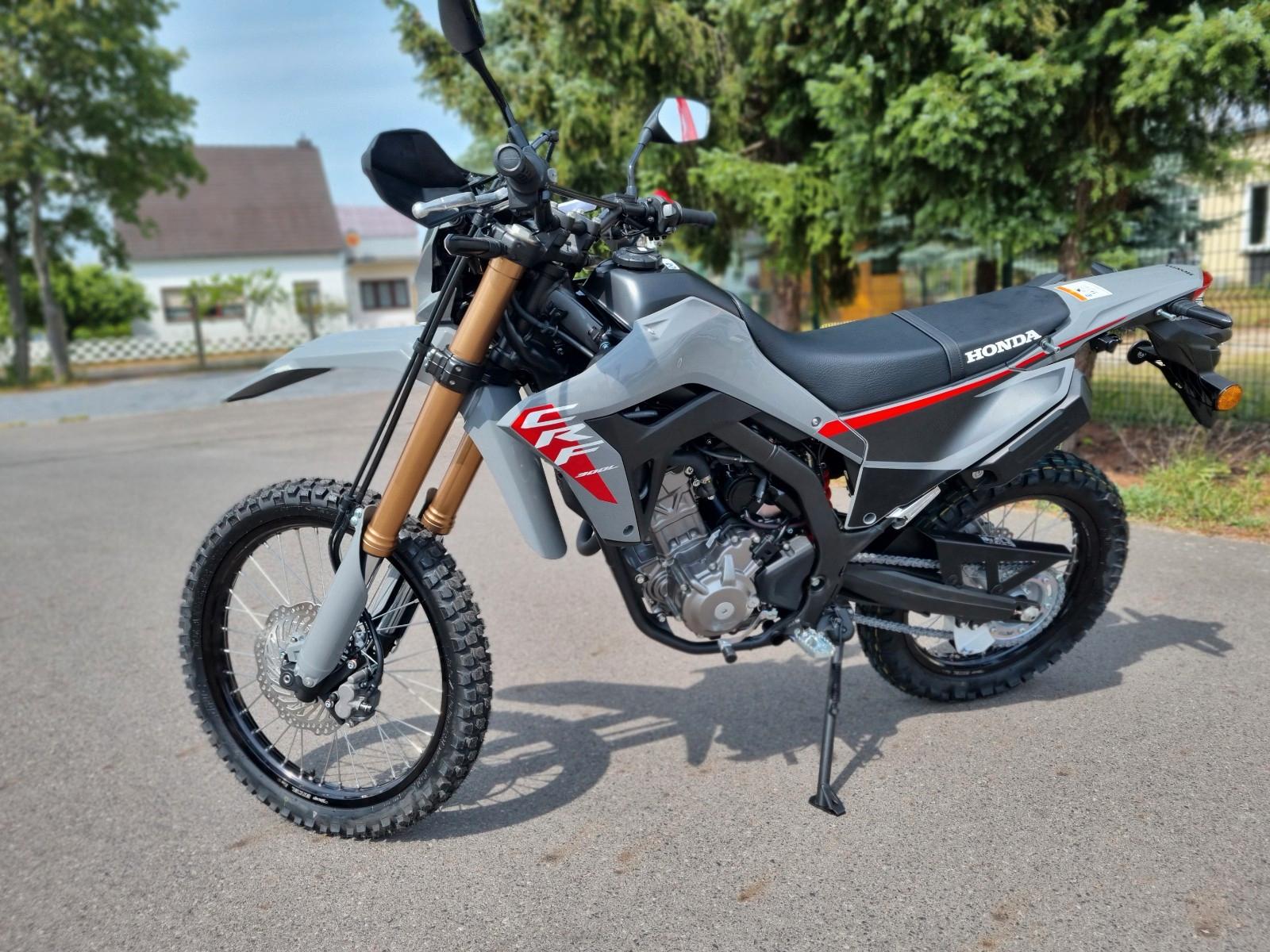 Honda CRF 300 L  grau und rot am Lager