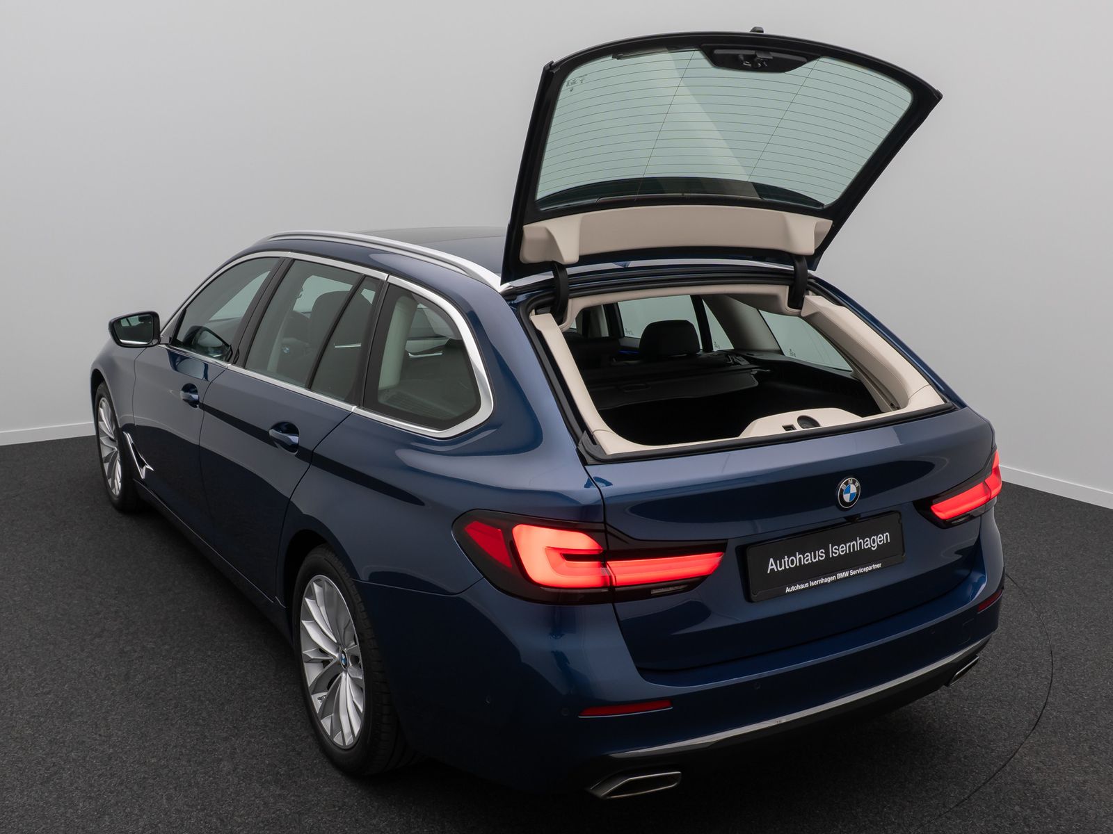 Fahrzeugabbildung BMW 520d Luxury Line HUD DAB Kamera HiFi Panorama