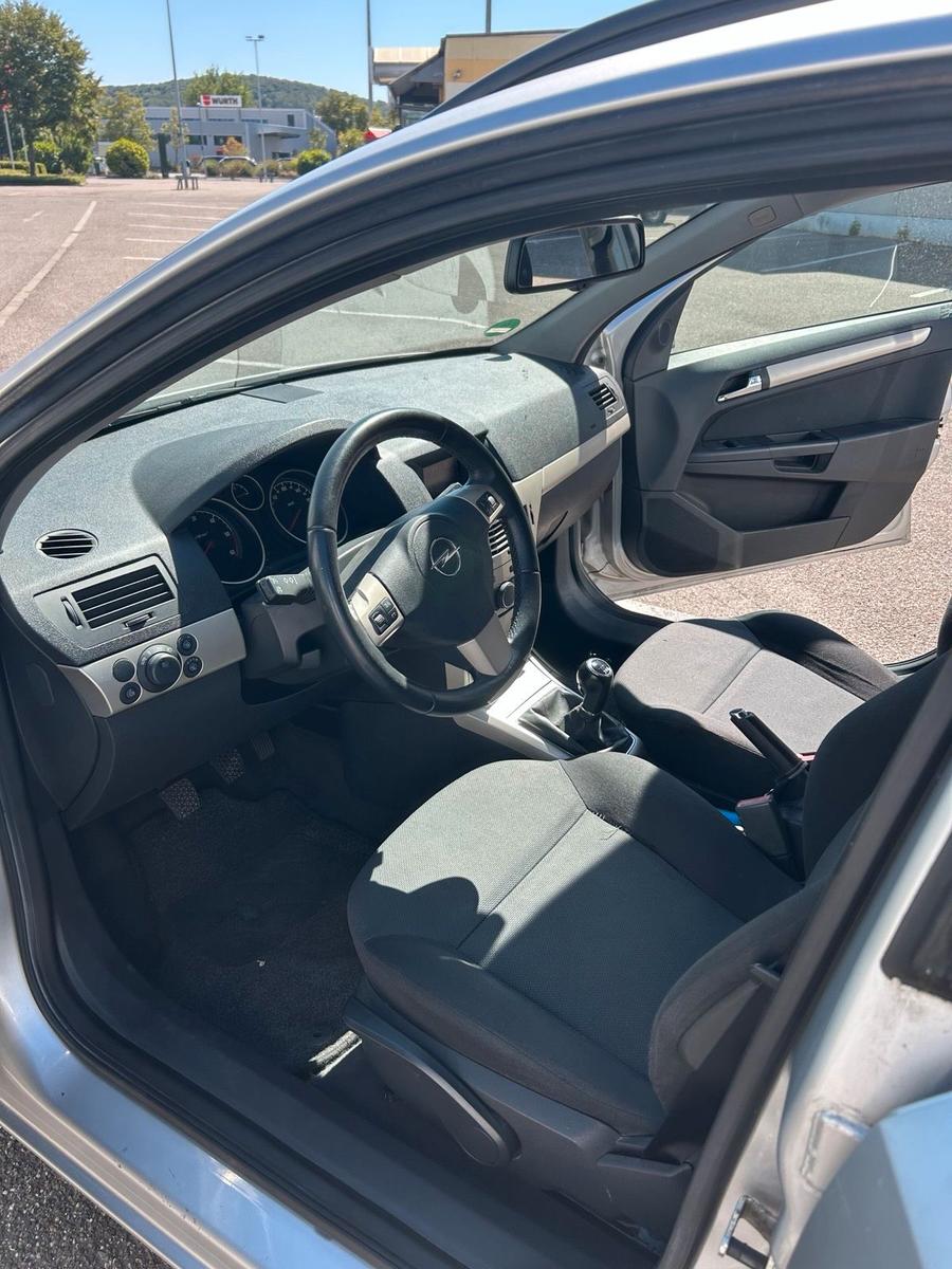 Opel Astra 2008 — photo 9