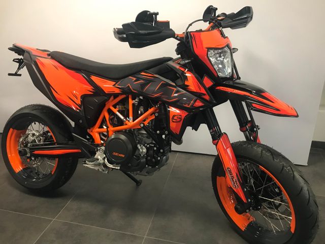 KTM 690 SMC-R  "Cartoon Edition