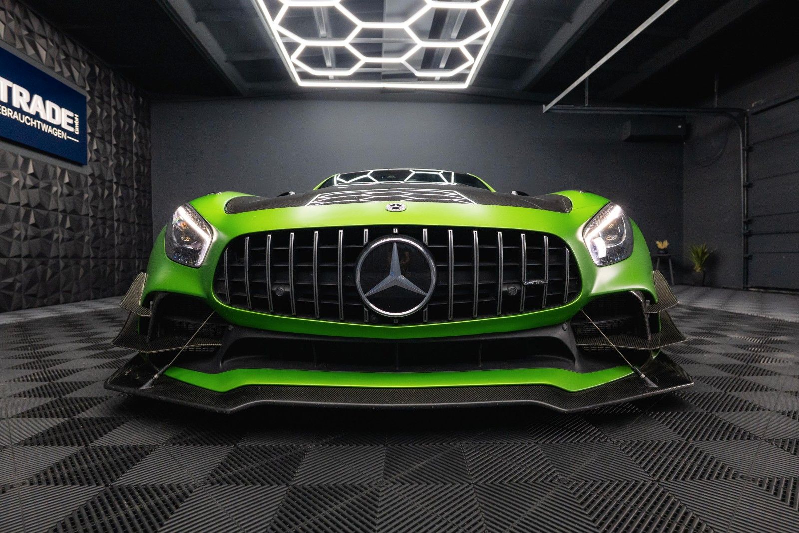 Fahrzeugabbildung Mercedes-Benz AMG GT R Coupe TIKT Performance | 750PS | Carbon