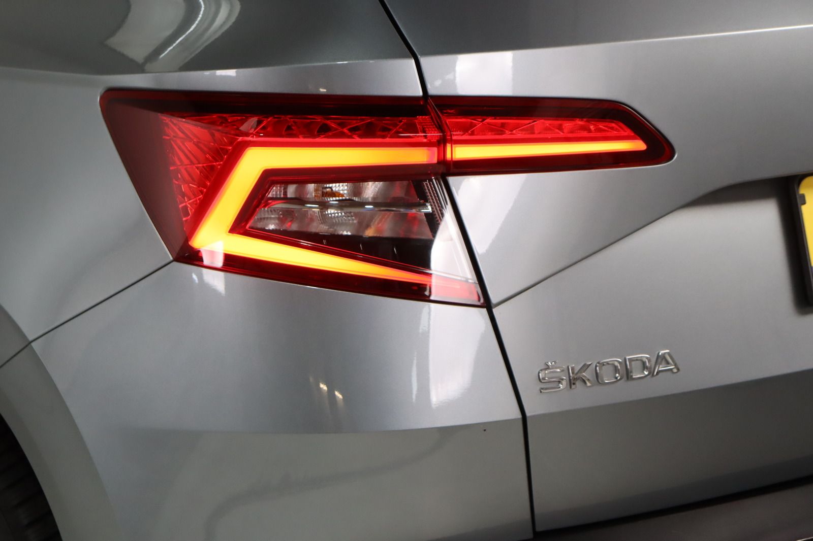 Fahrzeugabbildung SKODA Karoq 4x4 Memory * Navi * DSG * LED * AHK
