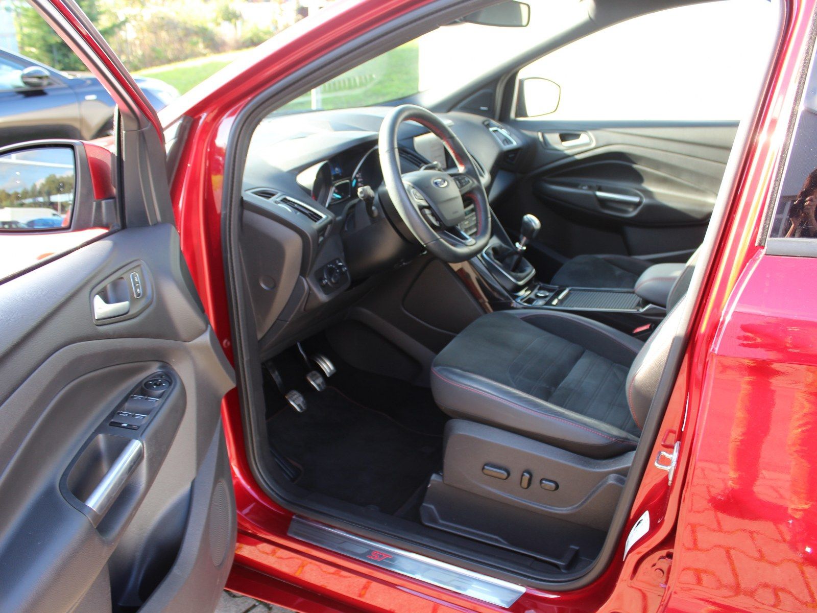 Fahrzeugabbildung Ford Kuga ST-Line 1,5 EcoBoost Start/Stopp