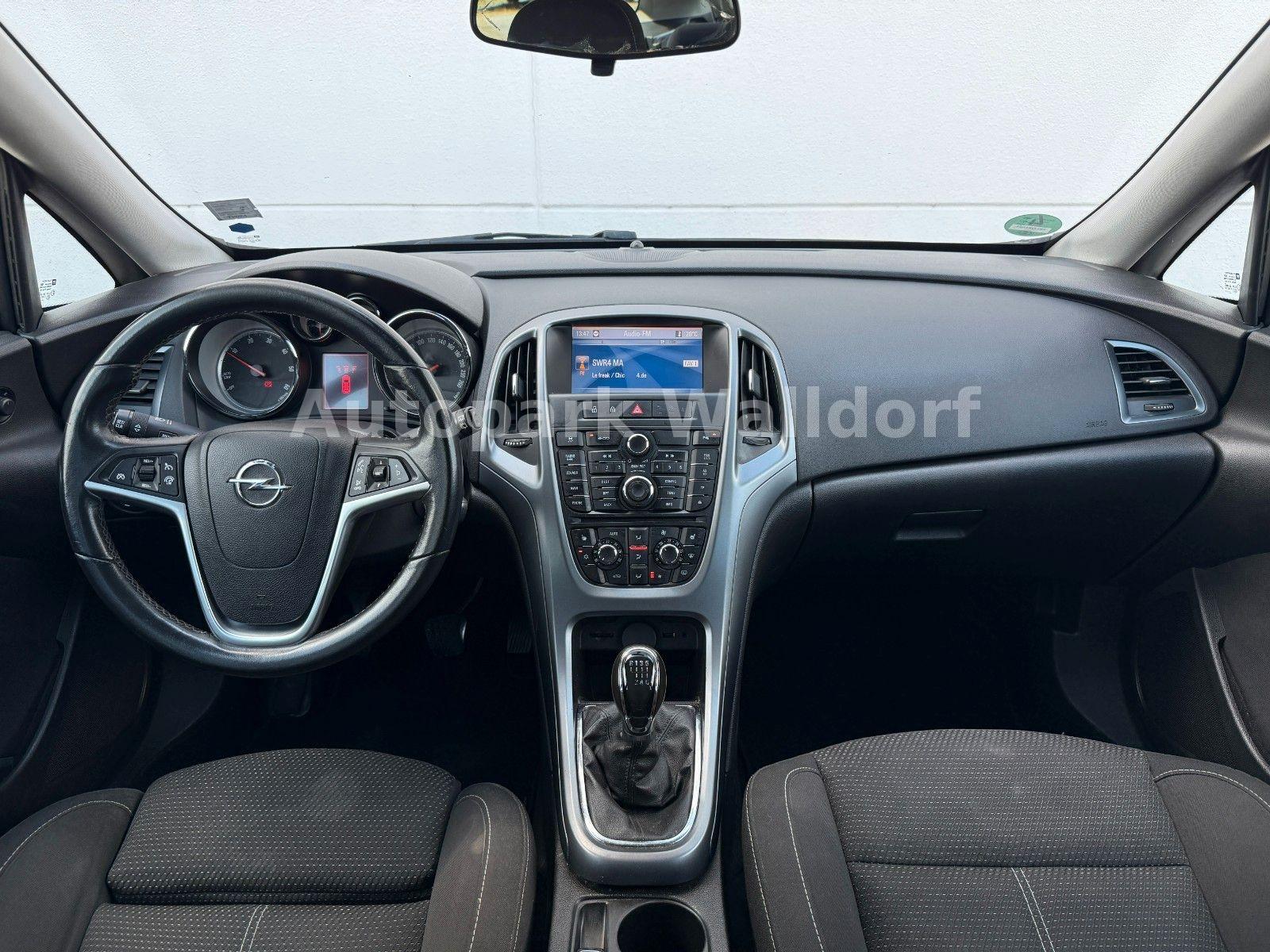 Opel Astra 2013 — photo 14