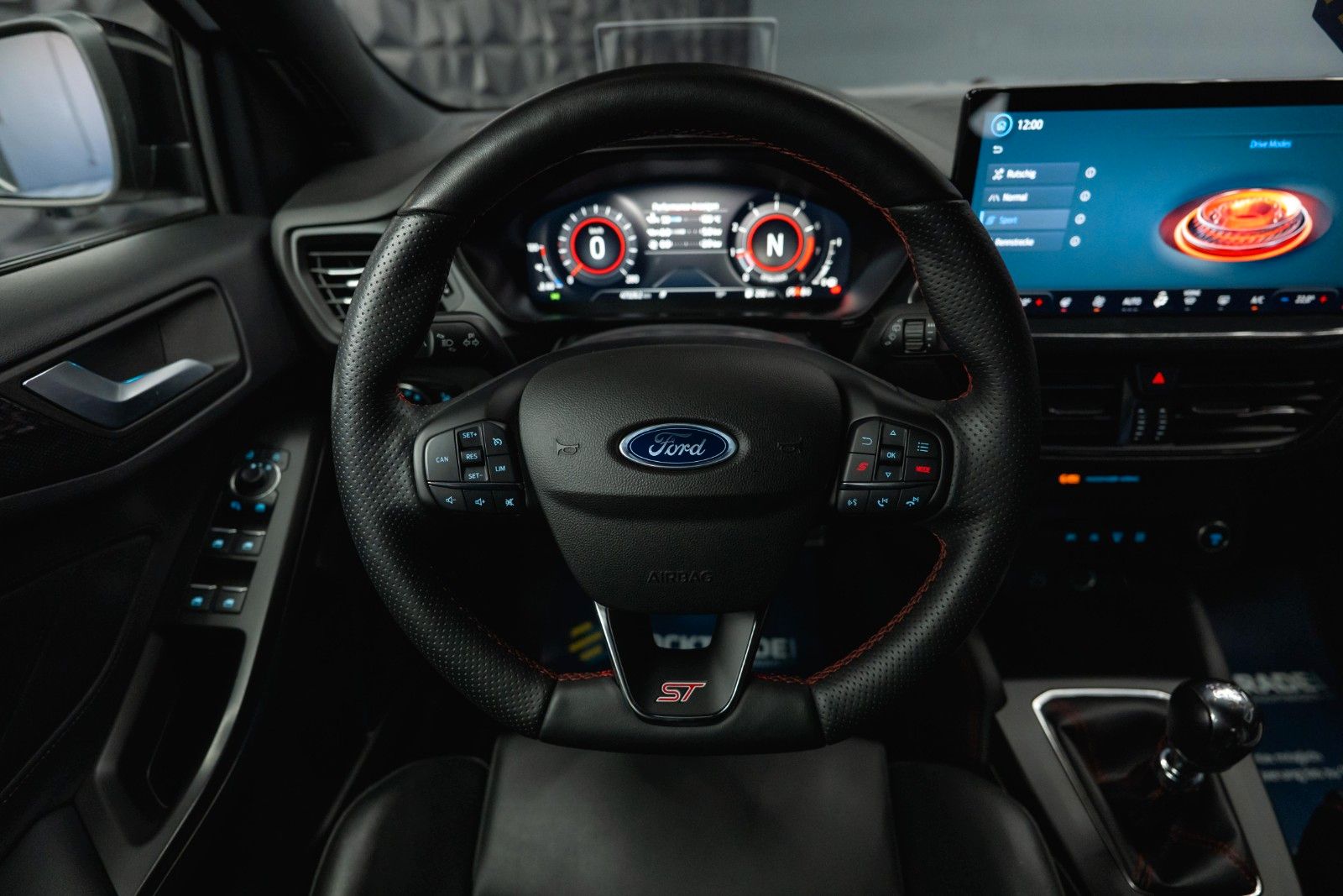 Fahrzeugabbildung Ford Focus Turnier ST X Performance *Head Up*LED*DAB*