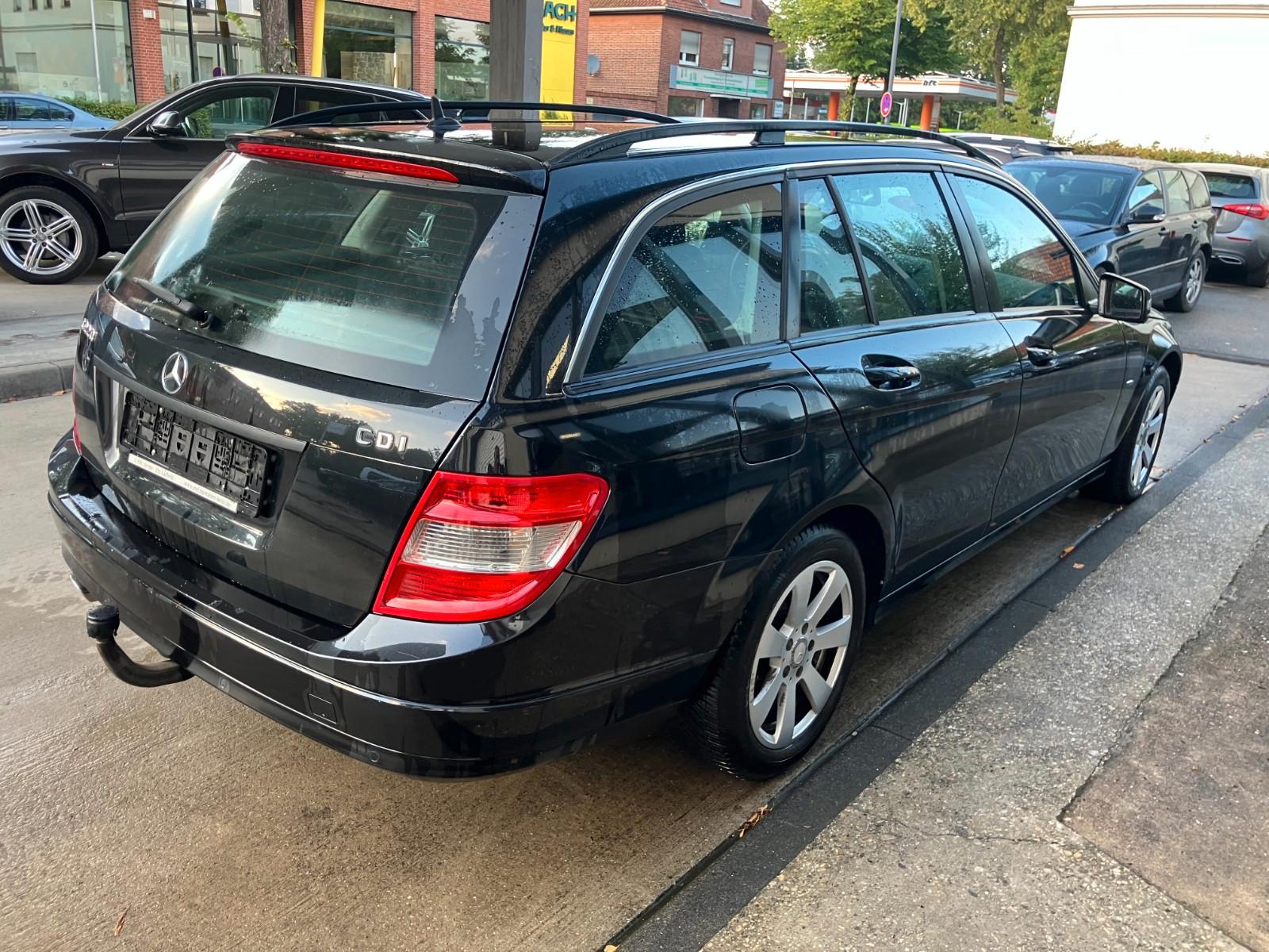 Mercedes-Benz C220 2010 — rear view