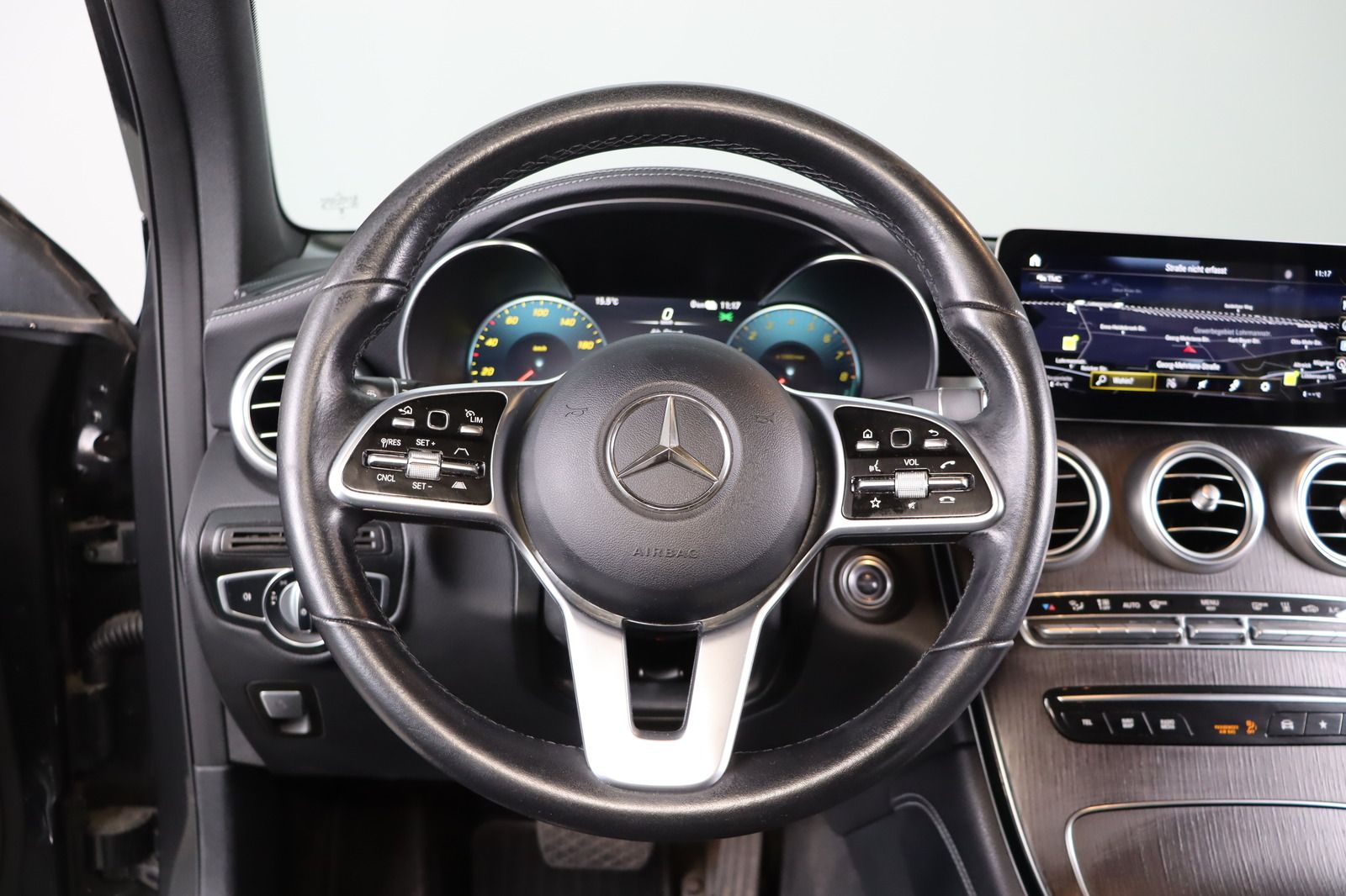 Fahrzeugabbildung Mercedes-Benz GLC 300 e 4Matic * DIS * RFK * LED