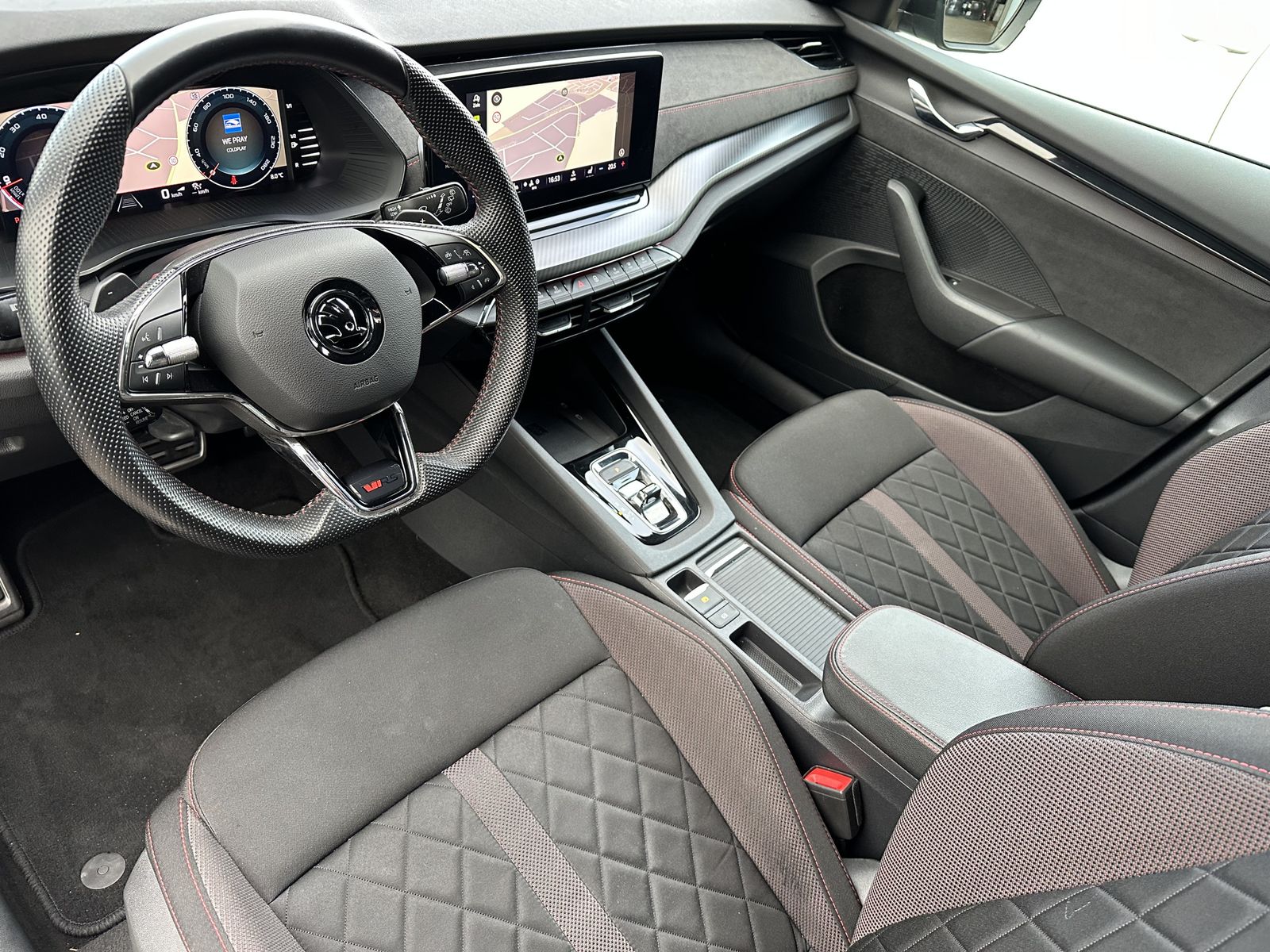 Fahrzeugabbildung SKODA Octavia Combi 2.0 TDI DSG RS NAV+LED+HEAD-UP+AHK