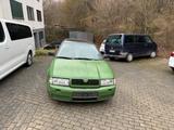 Skoda Octavia Bastel/Export Fahrbereit 650 - Skoda Octavia aus 1999: Kombi