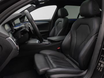 Fahrzeugabbildung BMW 530d xD M Sport Panorama Kamera H/K Alarm 19Zoll