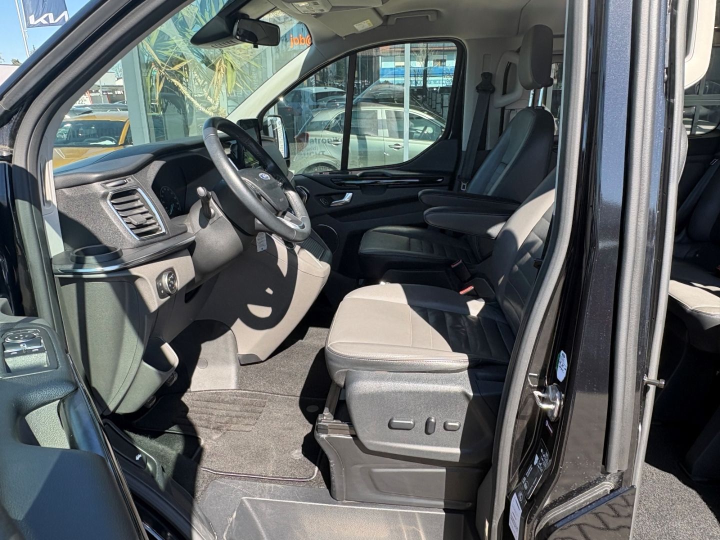Fahrzeugabbildung Ford Tourneo Custom Kombi 320 L1 Titanium X AHK Behei
