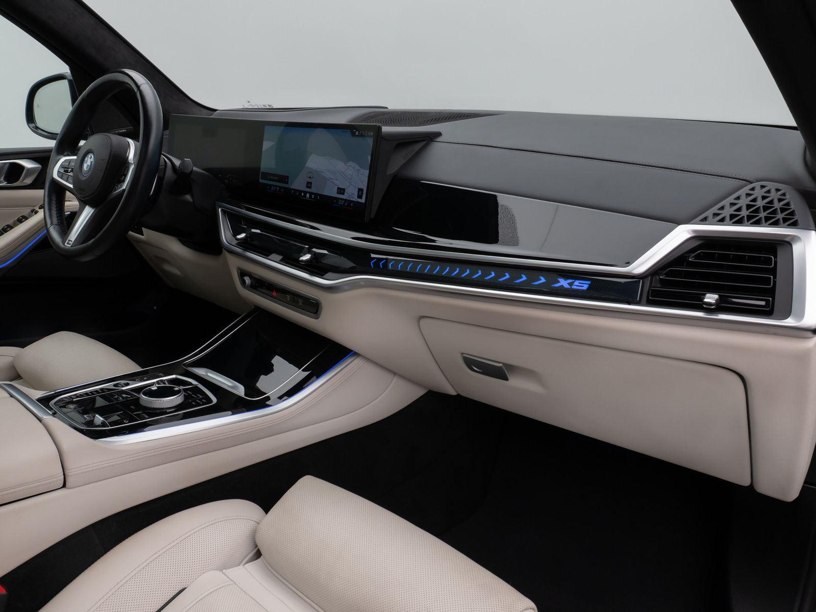 Fahrzeugabbildung BMW X5 xD50e M Sport Pro Pano SoftCL 360°HUD DAB H/K