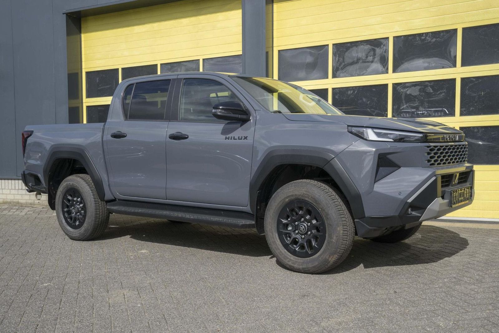 Toyota Hilux 2.8 D-4D MHEV Double Cab Auto 4WD Comfort imagem 2
