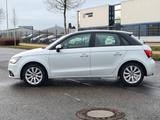 Audi A1 Sportback ambition*Navi*Xenon*SHZ* - Audi A1 mit Diesel-Antrieb: Limousine
