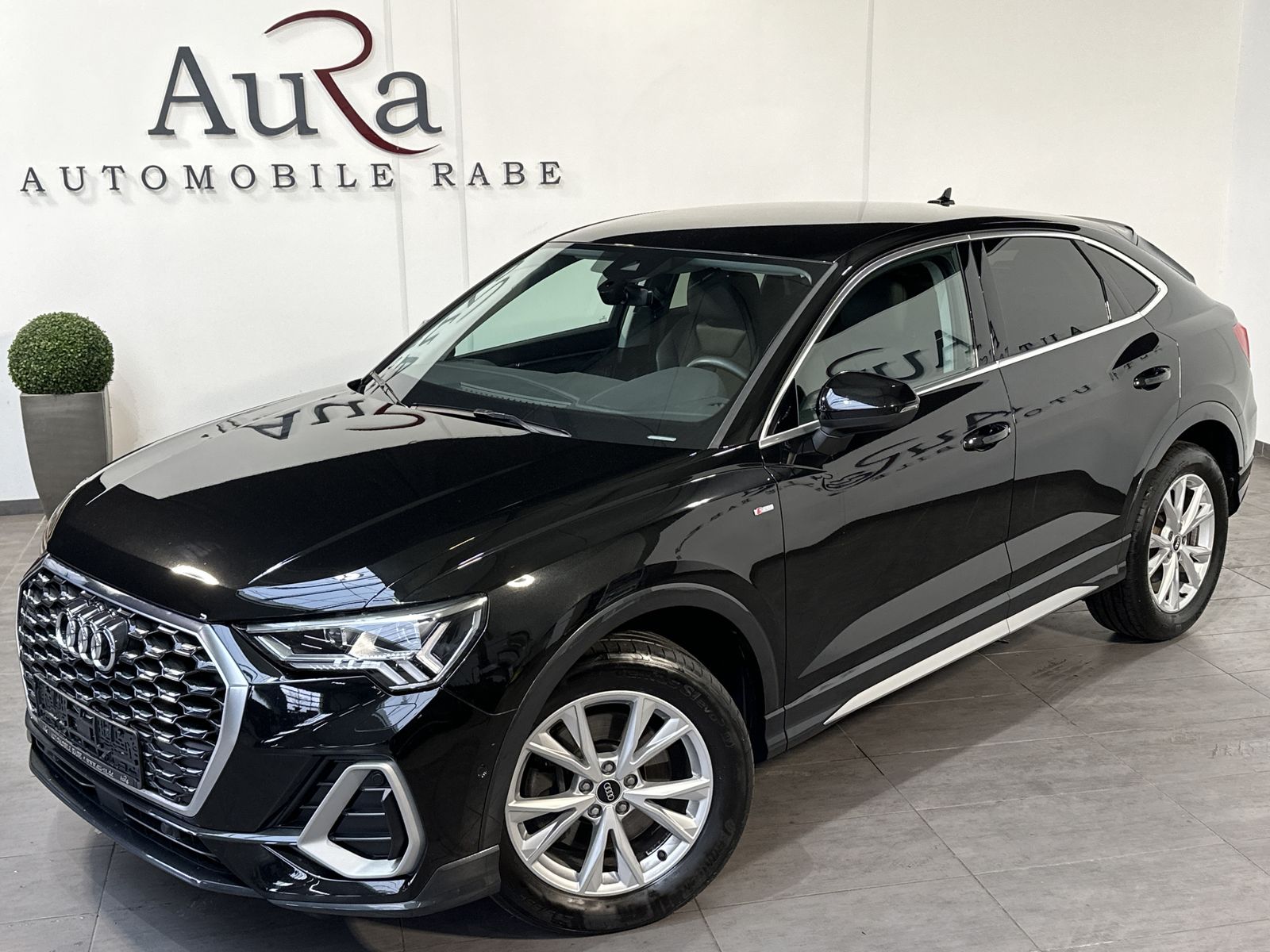 Fahrzeugabbildung Audi Q3 SpB 40 TDI Qu S-Line NAV+MATRIX+KAM+V-COCKPIT