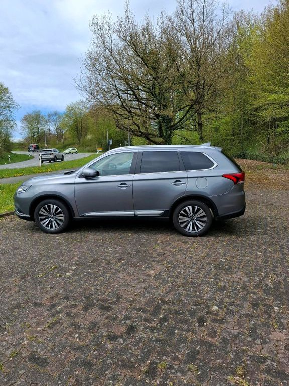 Image of Mitsubishi Outlander