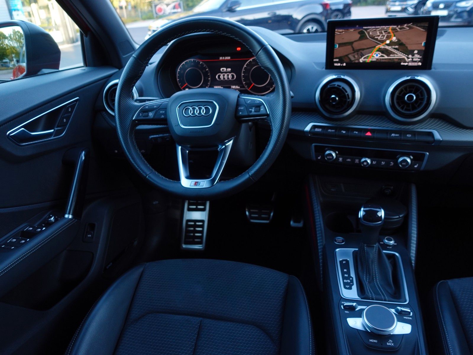 Fahrzeugabbildung Audi Q2 35 TFSI S tronic S line AHK/SONOS/19"LMR/....