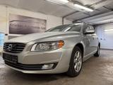 Volvo V70 D4 Aut. SHeft Leder Navi Xenon AHK Shz Tempo - Volvo V70: 4t