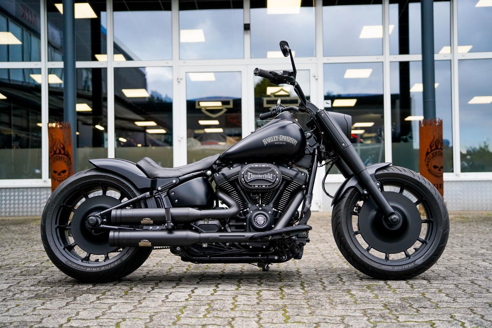 Fahrzeugabbildung Harley-Davidson FLFBS Fat Boy 114 cui - All Black - Jekill - 260