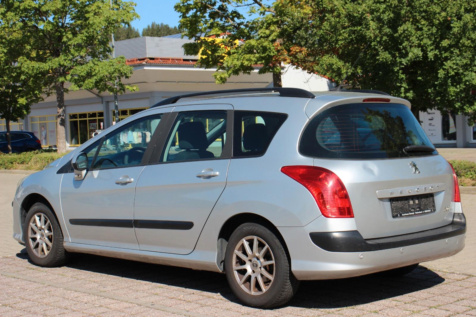 Peugeot 308 2010 — interior
