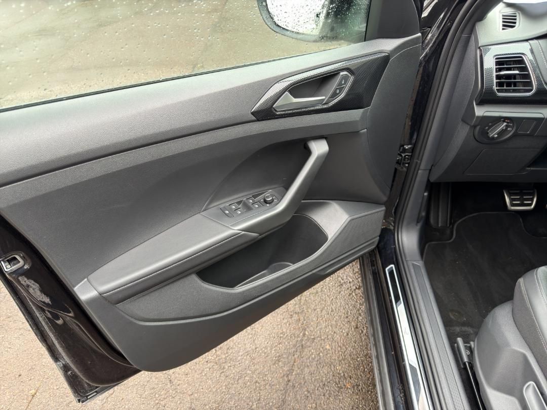 Fahrzeugabbildung Volkswagen T-Cross R-Line. Connect.Navi.ZV.LM-Felgen.GJR.uv