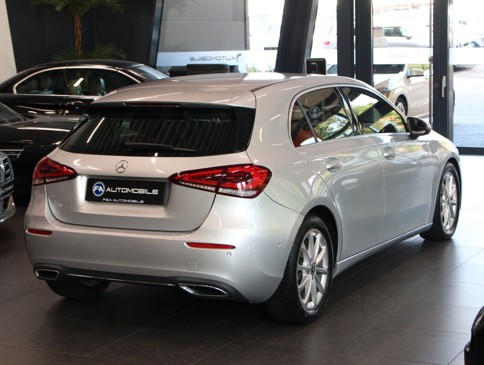 Fahrzeugabbildung Mercedes-Benz A 200 d Progressive Carbon+Wdescreen+Navi+Kamera